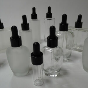 Tarro vidrio transparente, topacio y matizado 30 y 50 ml con tapa blanca y  negra con obturador plástico blanco - Envases Fuste