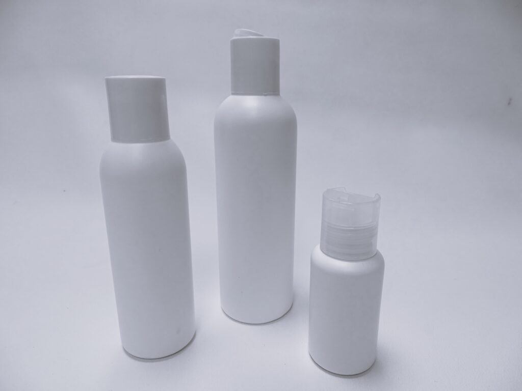 Oferta-hasta-que-agote-existencias-Botella-plastico-blanco-tapon-disc-top-blanco-o-natural-Fusté