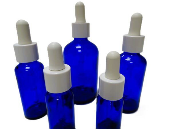 Frasco-vidrio-azul-cobalto-cuentagotas-urea-blanca-tetina-blanca-Fusté